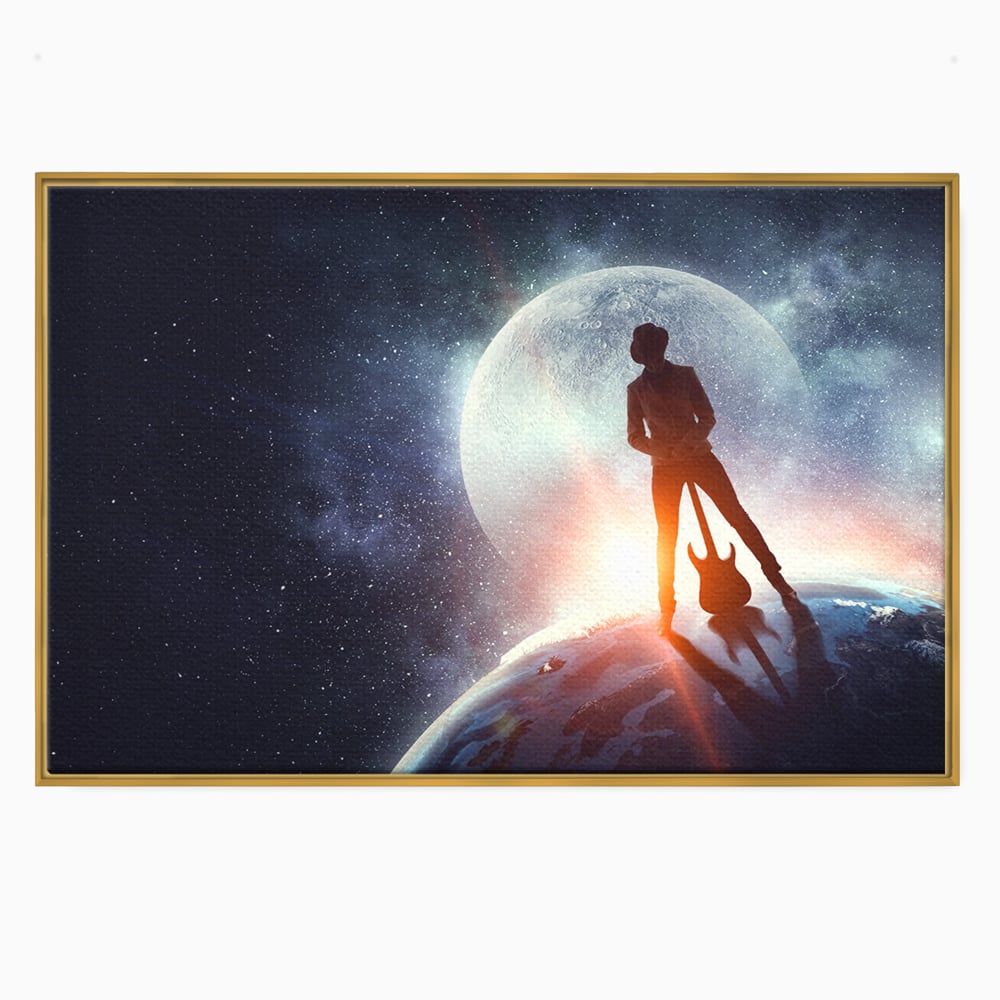 Tablou canvas cu ilustratie digitala cu un cantaret pe glob, in rama de aluminiu auriu